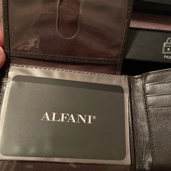 Alfani Brown Leather Passcase Billfold Wallet NIB - Picture 8 of 11
